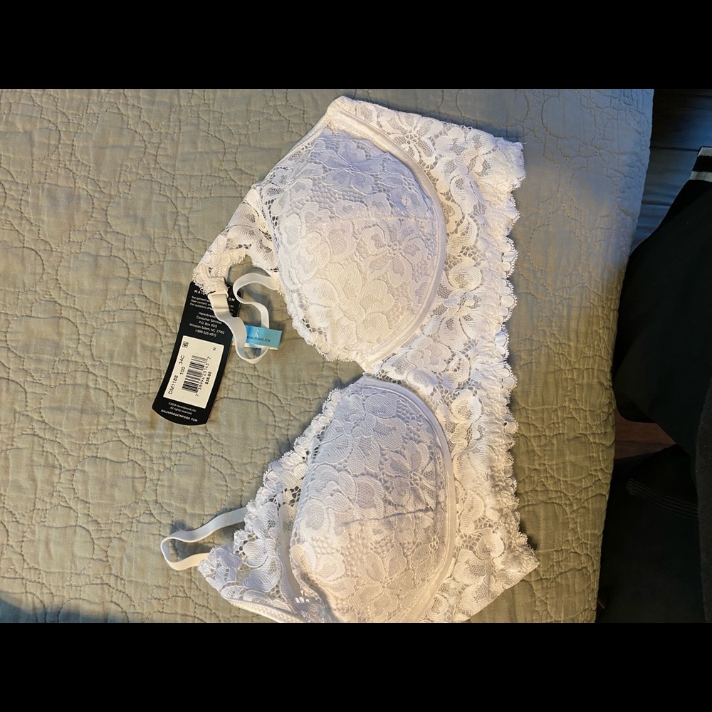 Maidenform new with tags white lace multi-way wireless bra. Size 34c